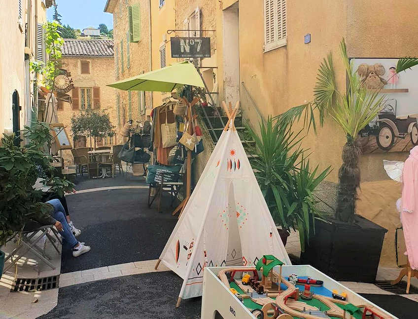 brocante market valbonne south france