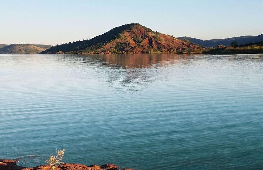 lake salagou2