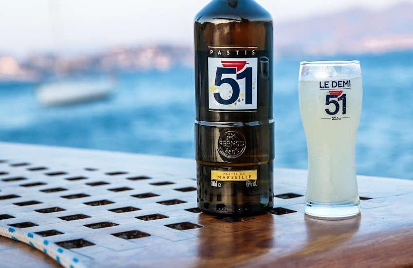 pastis drinking france