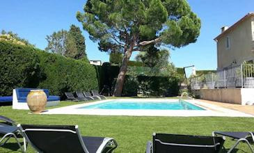 Villa Plascassier large family holidays villa South France with pool